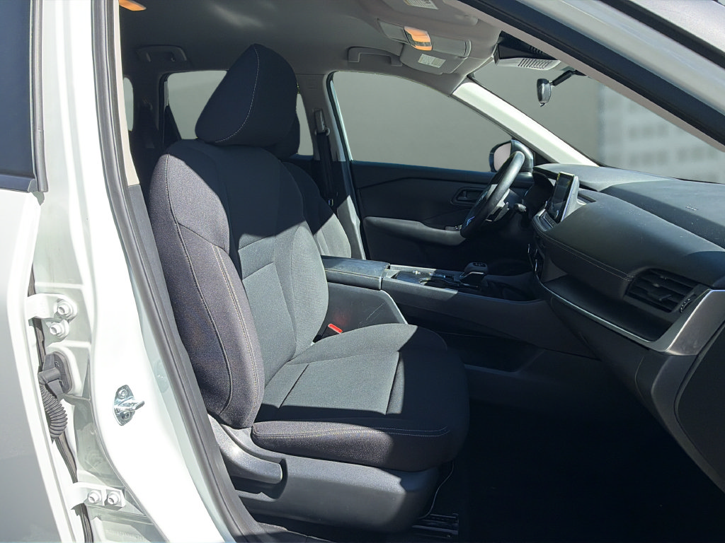 Used 2024 Nissan Rogue S FWD image 18