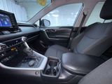 Used 2020 Toyota RAV4 LE image 4