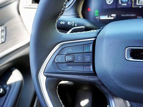 New 2026 Jeep Grand Cherokee Limited w/ Luxury Tech Group II image 39