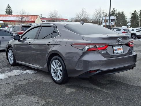 Used 2021 Toyota Camry LE image 4