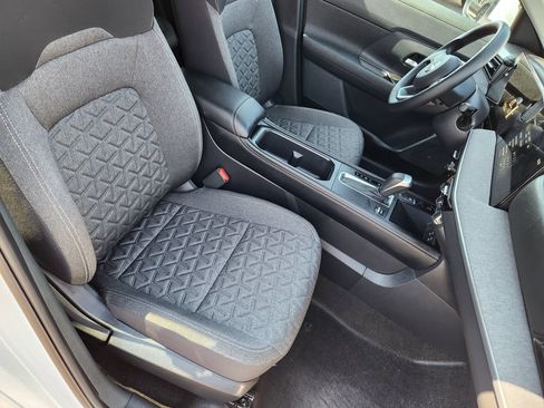 Used 2025 Nissan Kicks SV AWD/4WD image 11