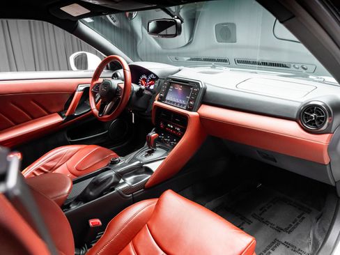 Used 2021 Nissan GT-R Premium AWD/4WD image 66