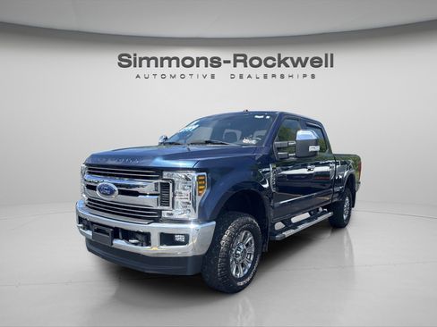Used 2018 Ford F250 XLT w/ XLT Premium Package AWD/4WD image 2