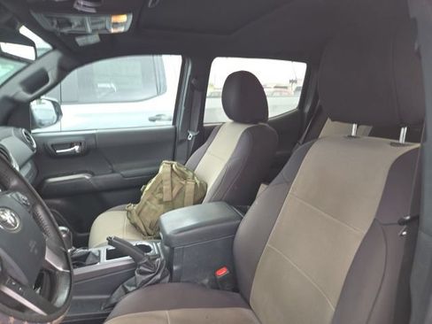 Used 2019 Toyota Tacoma TRD Off-Road AWD/4WD image 14