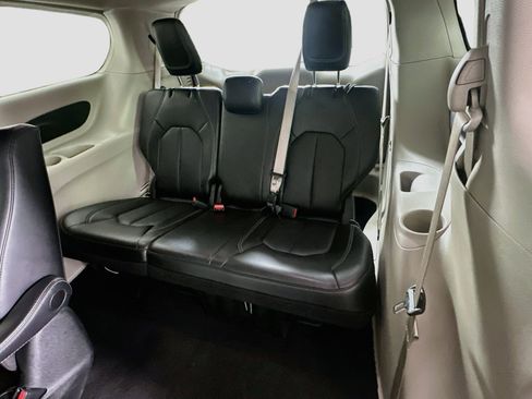 Used 2024 Chrysler Pacifica Limited FWD image 28