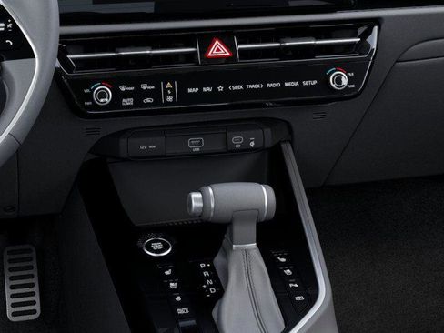 New 2025 Kia Niro SX Touring image 24
