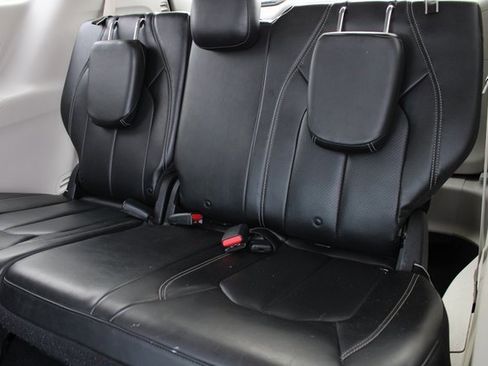 Used 2020 Chrysler Voyager Lxi image 7