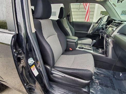 Used 2016 Toyota 4Runner SR5 AWD/4WD image 11