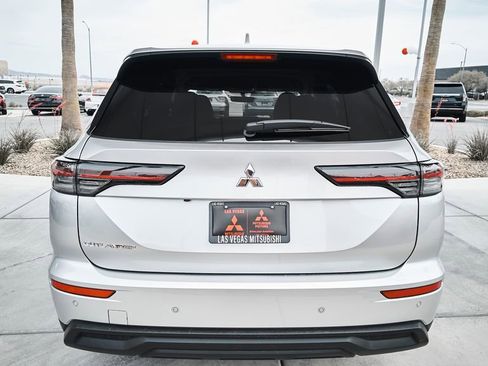 New 2026 Mitsubishi Outlander ES image 7