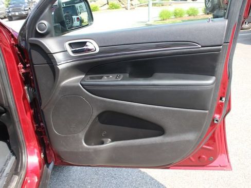 Used 2021 Jeep Grand Cherokee Limited AWD/4WD image 32