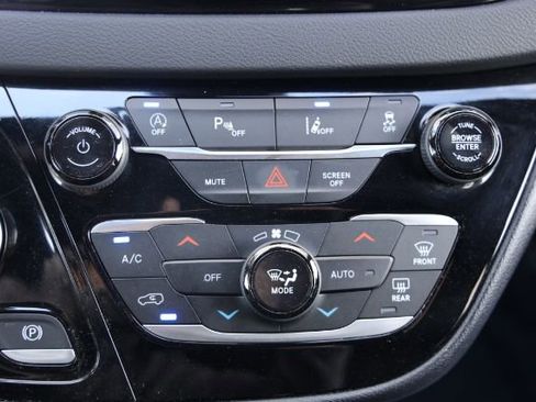 Used 2026 Chrysler Pacifica Select FWD image 50