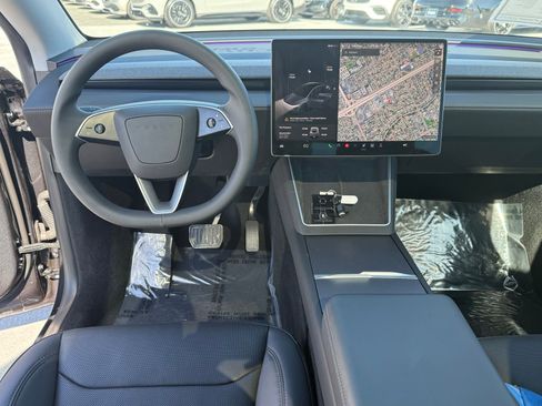 Used 2026 Tesla Model Y AWD image 39