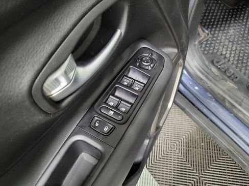 Used 2022 Jeep Renegade Latitude AWD/4WD image 27
