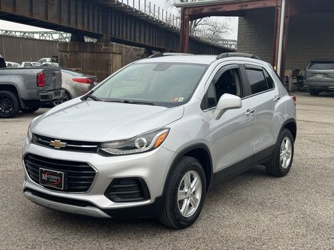 Used 2019 Chevrolet Trax LT w/ LT Convenience Package image 1