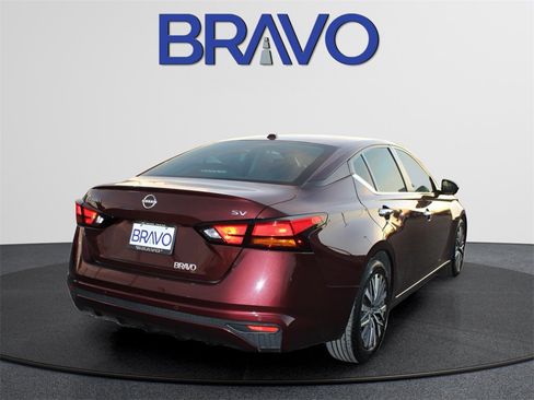 Used 2024 Nissan Altima 2.5 SV image 5