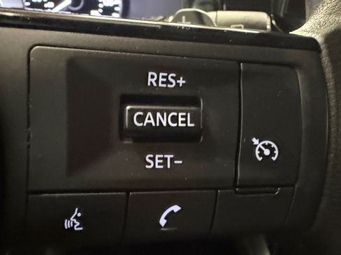Used 2022 Nissan Pathfinder S FWD image 31