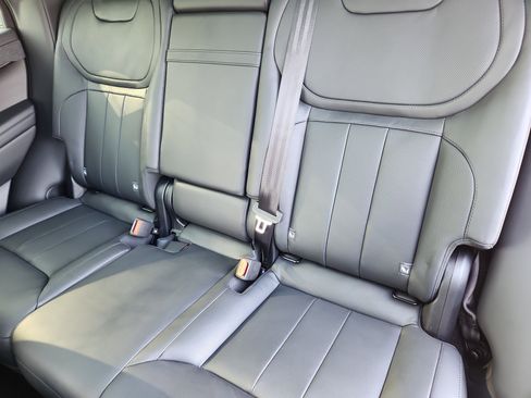 Used 2025 Land Rover Range Rover Sport SE image 26