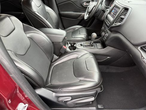 Used 2019 Jeep Cherokee Latitude Plus image 13