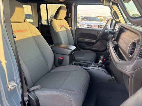 Used 2025 Jeep Wrangler Unlimited Rubicon AWD/4WD image 11