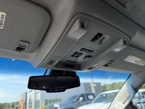 Used 2019 Chevrolet Suburban Premier w/ Premier Plus Edition RWD image 27