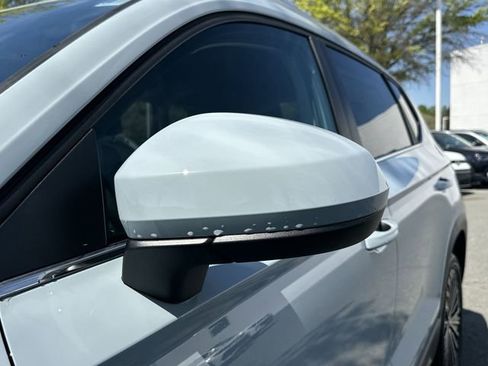 New 2026 Volkswagen Taos SE image 10