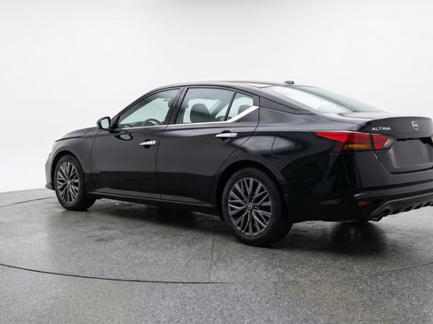 Used 2025 Nissan Altima 2.5 SV FWD image 6