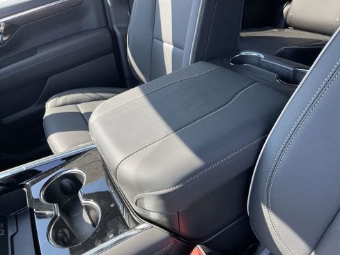 New 2025 Chevrolet Suburban Premier AWD/4WD image 21