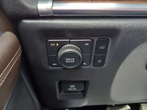 Used 2025 Ford Expedition Max King Ranch image 27