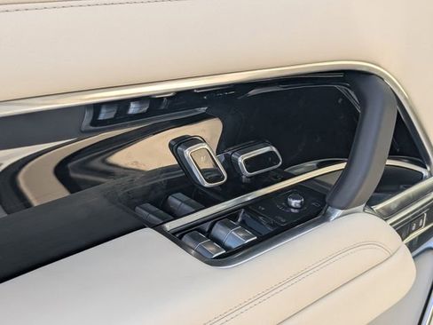 New 2025 Land Rover Range Rover Long Wheelbase SE image 18