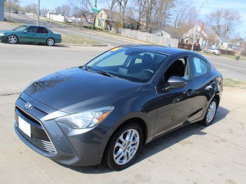 Used 2016 Scion iA image 3