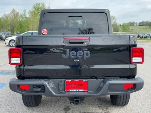 Used 2022 Jeep Gladiator Sport AWD/4WD image 5