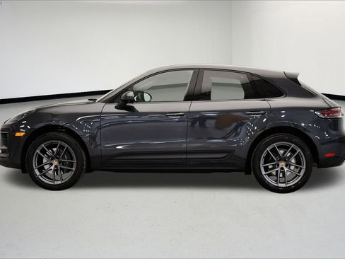 Used 2025 Porsche Macan image 2