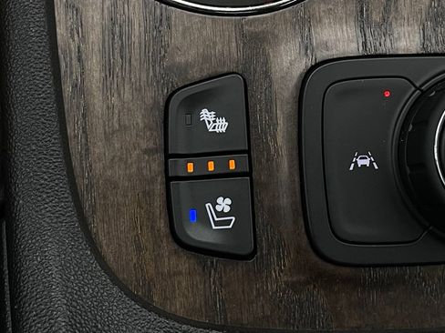 Used 2021 GMC Acadia Denali w/ Denali Technology Package FWD image 6