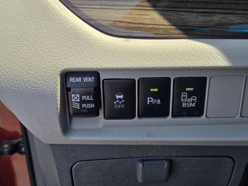 Used 2017 Toyota Sienna FWD image 25