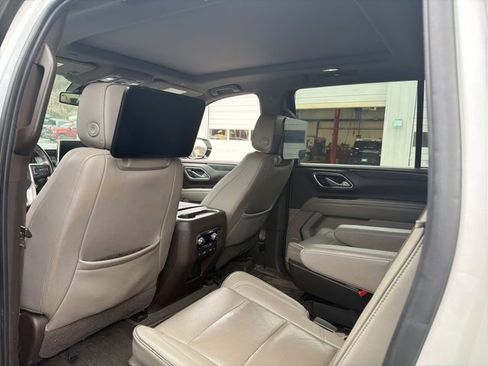 Used 2021 GMC Yukon XL SLT w/ SLT Luxury Plus Package image 5