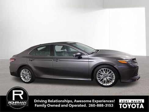 Used 2020 Toyota Camry XLE w/ Navigation Package FWD image 6