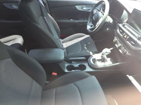 Used 2024 Kia Forte LXS w/ LXS Technology Package FWD image 5