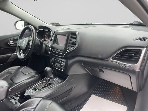 Used 2020 Jeep Cherokee Latitude Plus w/ Cold Weather Group AWD/4WD image 10