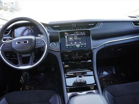 Certified 2023 Jeep Grand Cherokee L Laredo AWD/4WD image 21