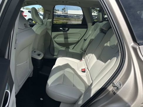 New 2026 Volvo XC60 T8 Ultra w/ Climate Package AWD/4WD image 17