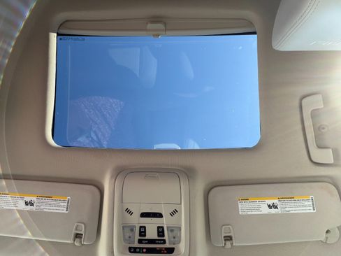 Used 2021 GMC Acadia Denali w/ Denali Technology Package FWD image 21