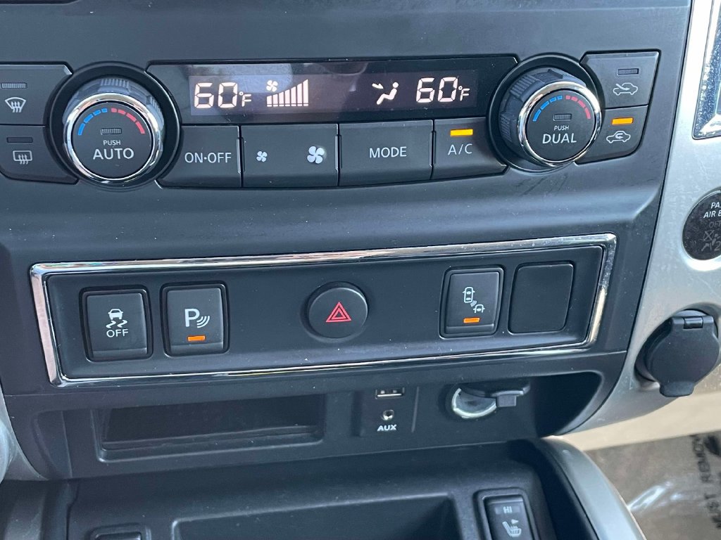 Used 2018 Nissan Titan SV w/ SV Convenience Package AWD/4WD image 27