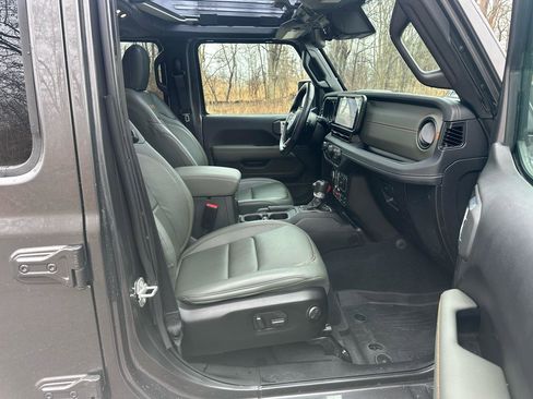Used 2024 Jeep Gladiator Mojave image 14