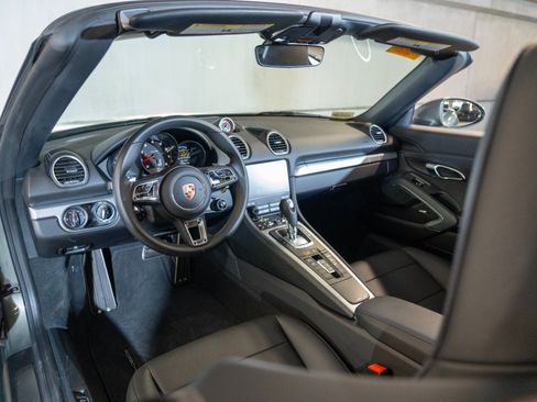 Certified 2025 Porsche 718 Boxster RWD image 4