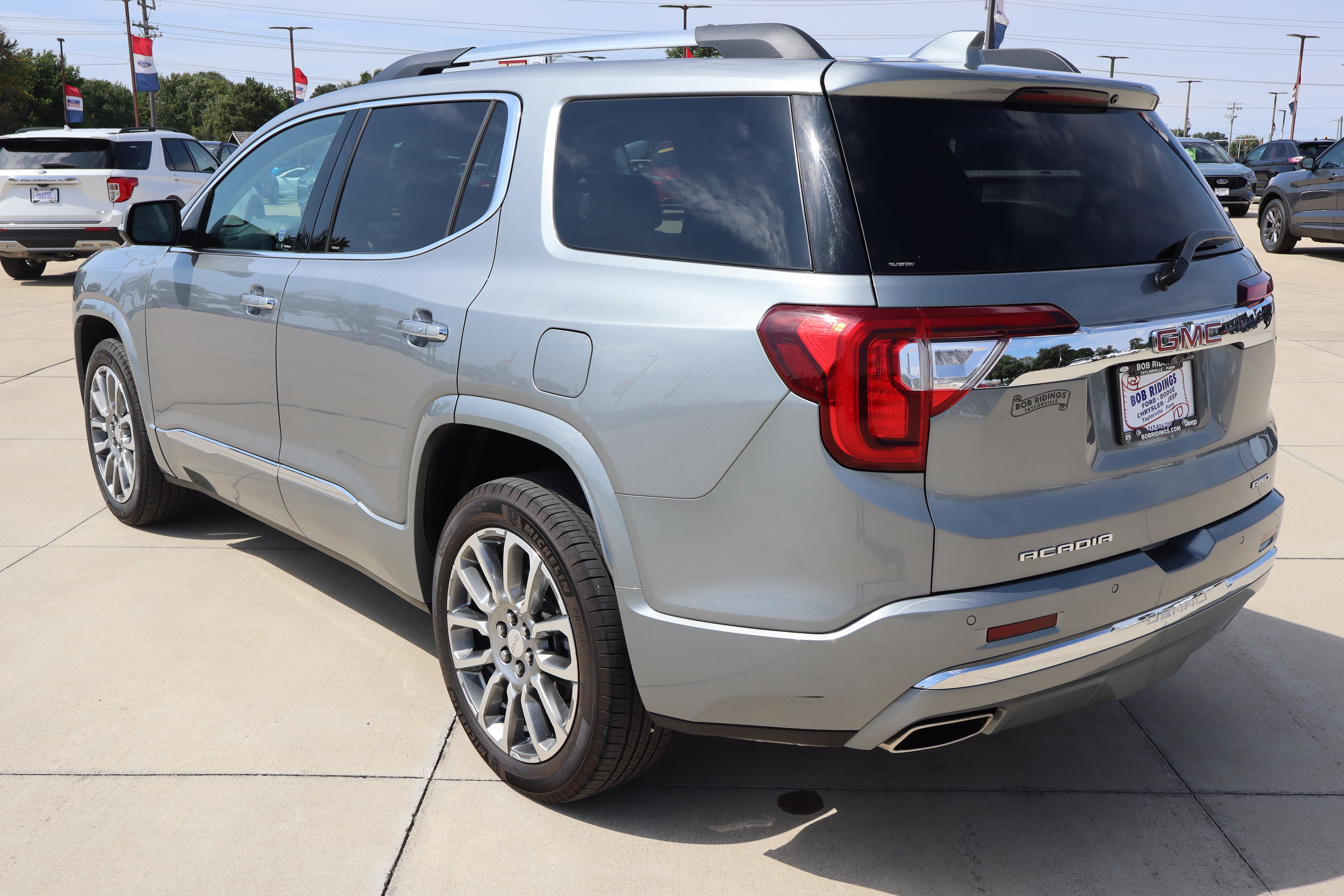 Used 2023 GMC Acadia Denali w/ Denali Ultimate Package AWD/4WD image 7