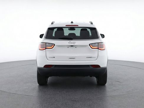 Used 2025 Jeep Compass Latitude image 7