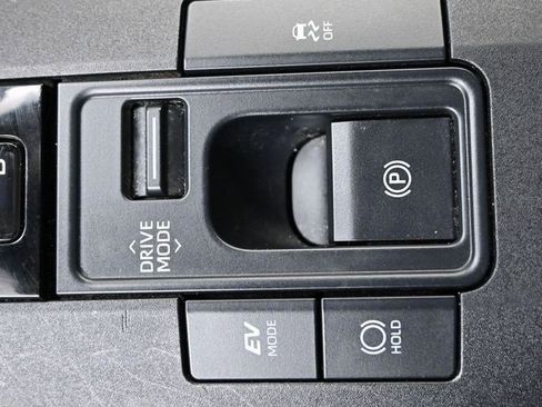 Used 2024 Toyota Prius LE image 28