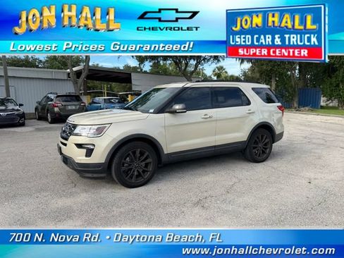Used 2018 Ford Explorer XLT w/ Equipment Group 202A FWD image 3