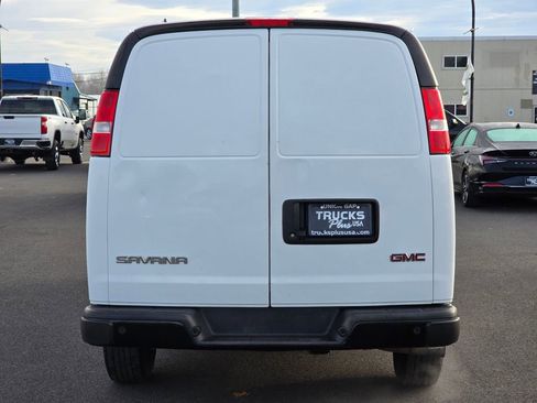 Used 2023 GMC Savana 3500 w/ Driver Convenience Package image 4