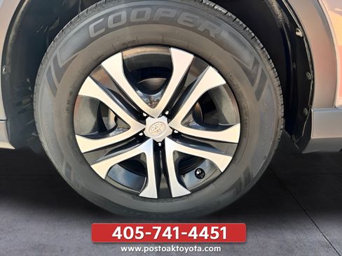 Used 2017 Toyota RAV4 LE FWD image 30